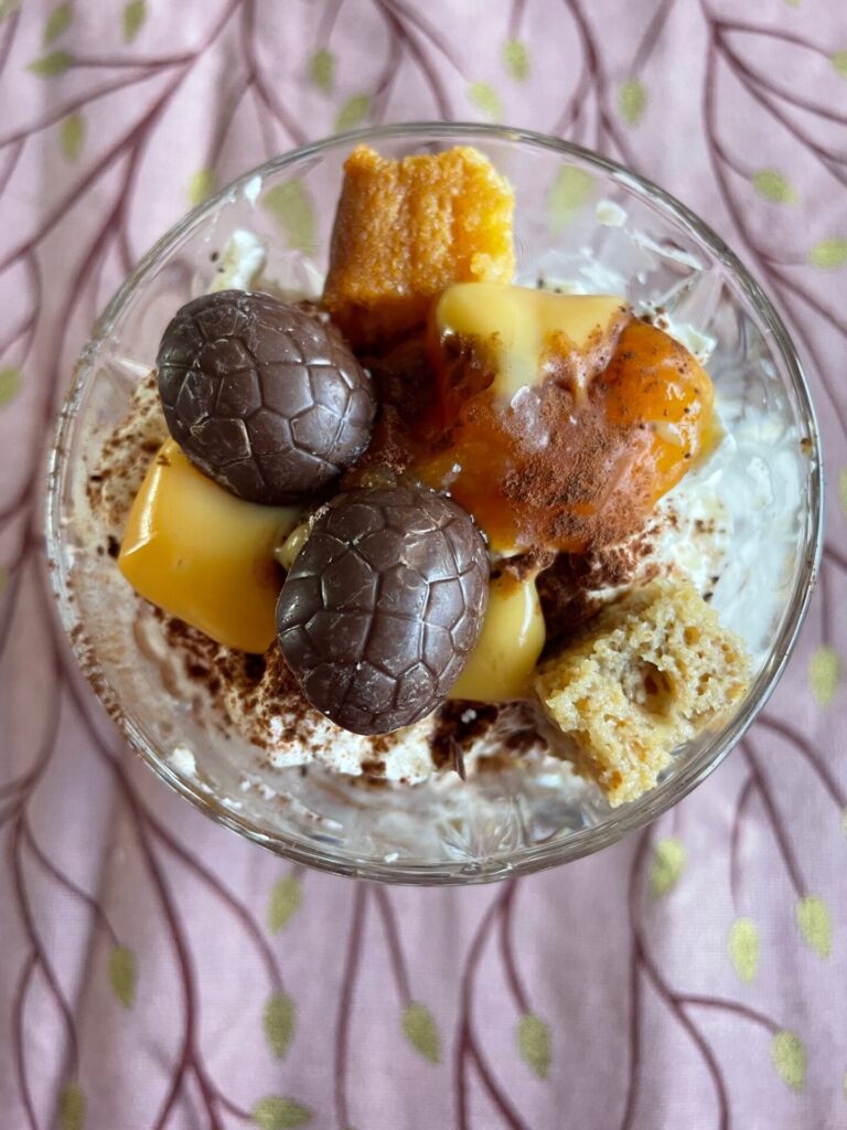 Tiramisu trifle met advocaat en abrikozen - Foodblog Foodinista