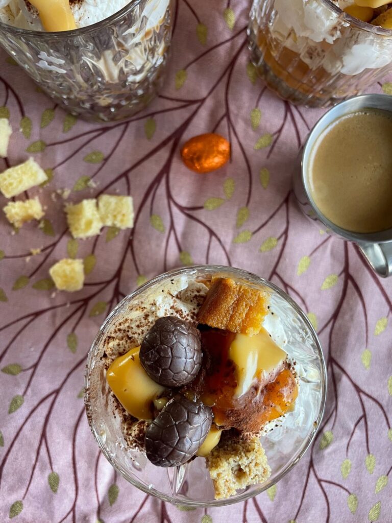 Tiramisu trifle met advocaat en abrikozen - Foodblog Foodinista