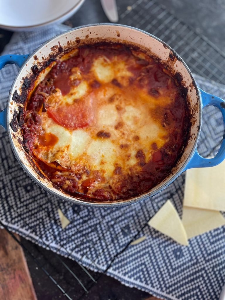 Lasagne bolognaise uit de stoofpan - éénpans recept lasagne - Foodblog Foodinista