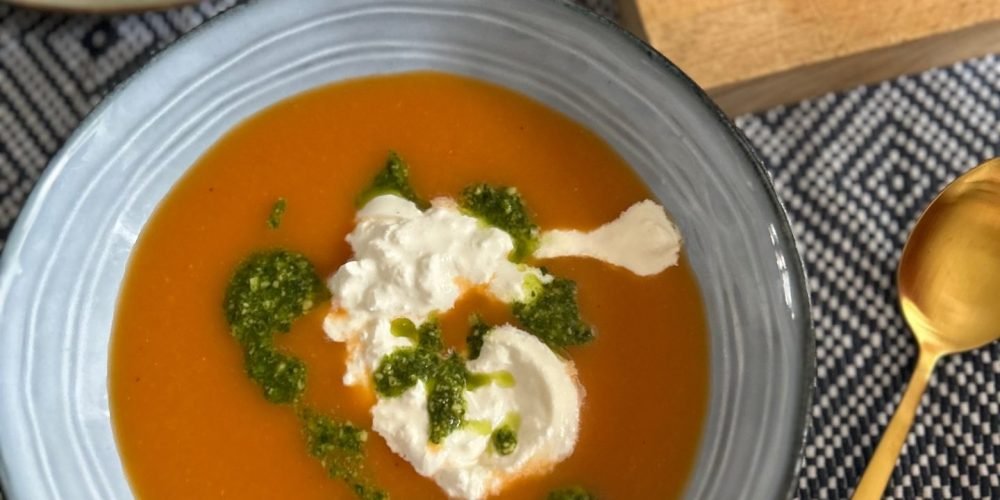 Pompoensoep met burrata en pesto - Foodblog Foodinista