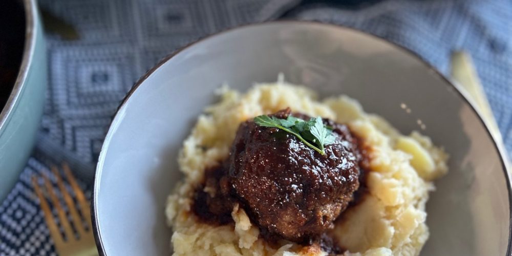 Zuurkoolstamppot met gehaktballen in ketjapsaus - Foodblog Foodinista