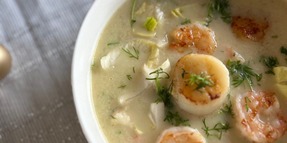 Witlofsoep met coquilles en gamba's - Foodinista
