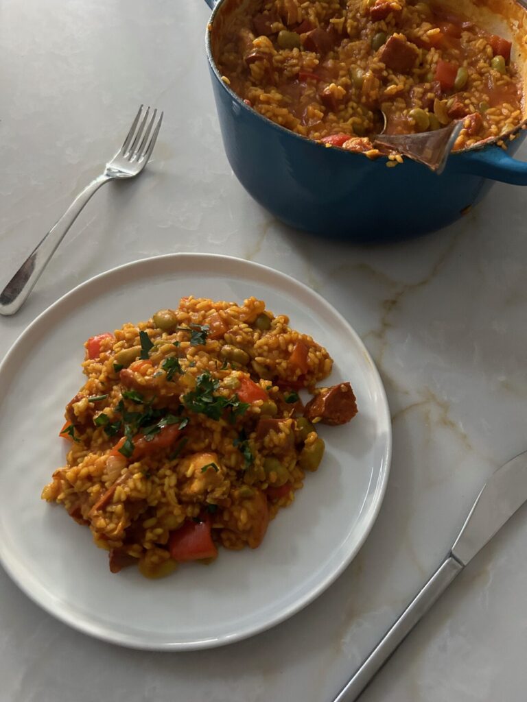 Paella ovenschotel met chorizo en tuinboontjes - Foodblog Foodinista
