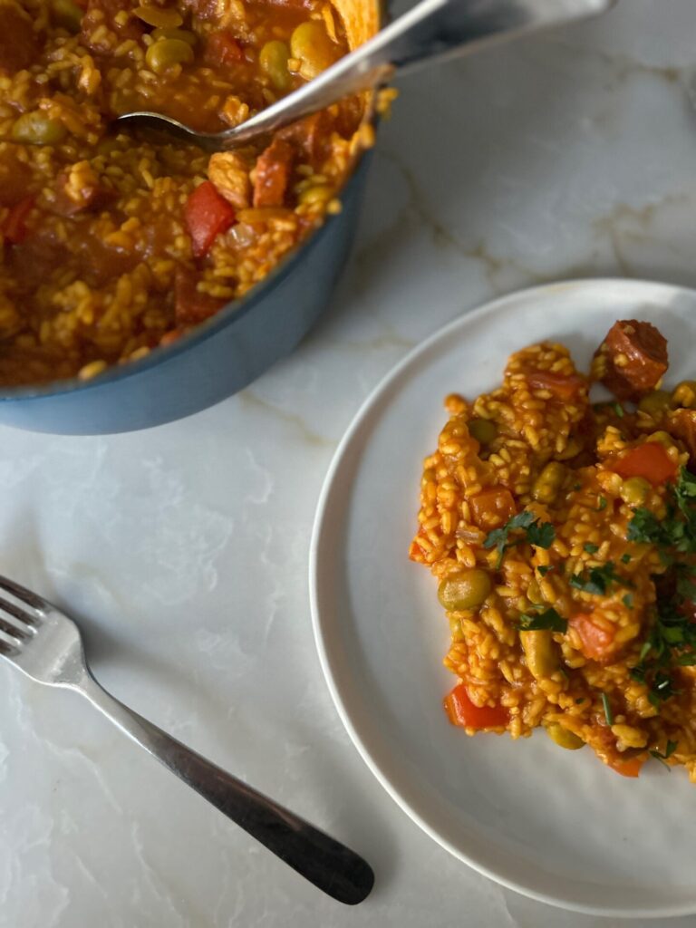 Paella ovenschotel met chorizo en tuinboontjes - Foodblog Foodinista