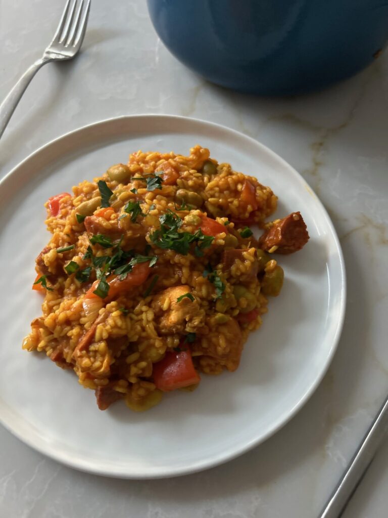 Paella ovenschotel met chorizo en tuinboontjes - Foodblog Foodinista