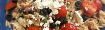 Griekse orzo salade met kip - Orzo salade recept - Foodinista