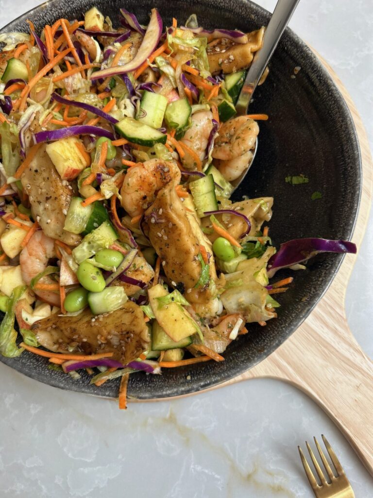 Aziatische salade met gyoza en garnalen - Salade recept - Foodinista