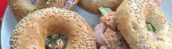 New York zalm en garnalen bagel met gulzige roomkaas - Perfecte kerstlunch - Foodinista