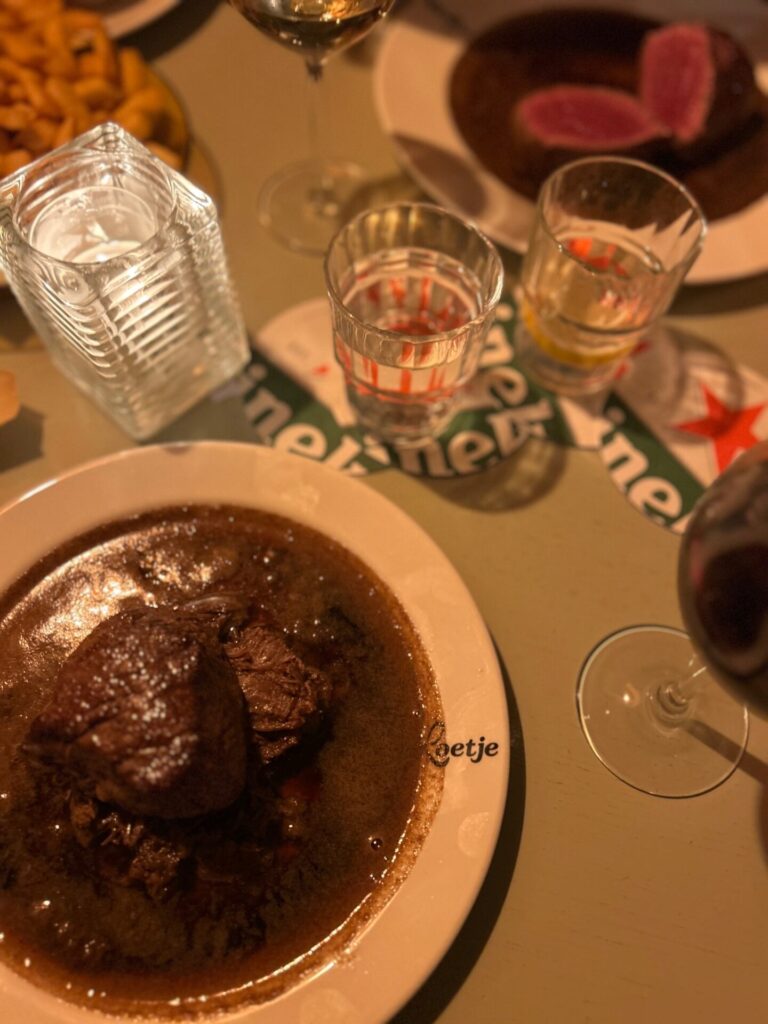 Voordelen van ev rijden voor een foodie: culinaire laadstops in Brabant - Dineren bij Loetje in Vught - Tips van Foodinista