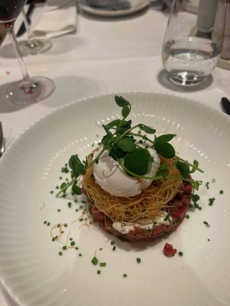 Voordelen van ev rijden voor een foodie: culinaire laadstops in Brabant - Van der Valk Gorinchem - Tips van Foodinista