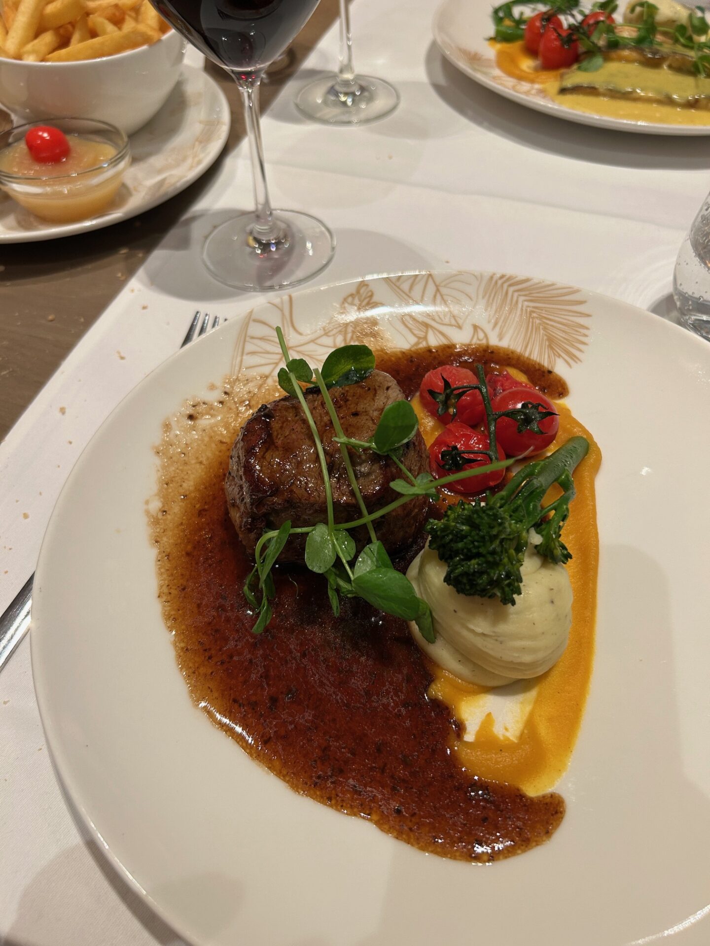 Voordelen van ev rijden voor een foodie: culinaire laadstops in Brabant - Van der Valk Gorinchem - Tips van Foodinista